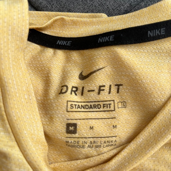 Mens Nike Shirt Like New - Picture 2 of 3